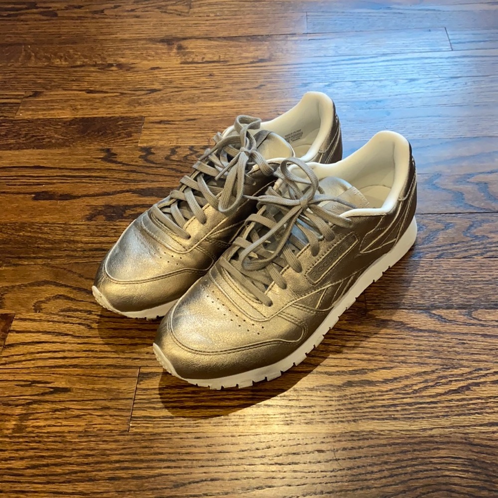 Champagne metallic classic Reeboks